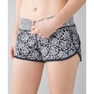 EUC - Lululemon Speed Short Posey - Black and White Miss Mosaic Black - size 8